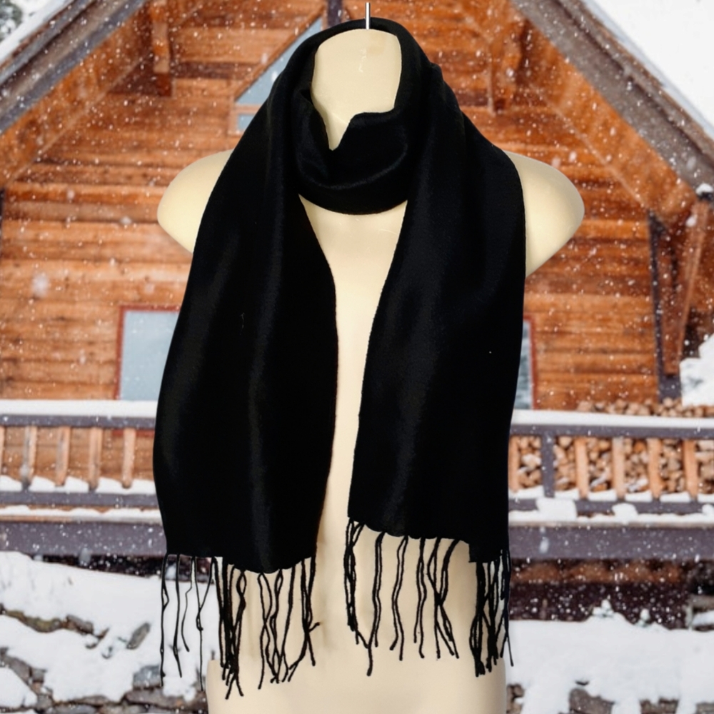 GROOVY GLAM Black Yarn Fringed Blanket Fleece Scarf
